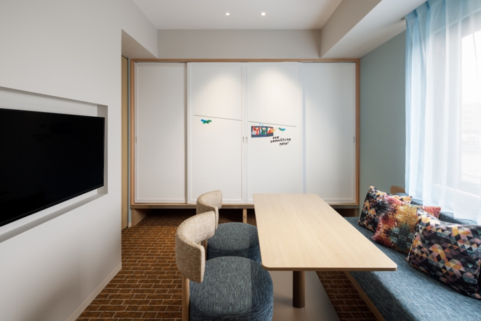 07_OMO5hakodatebyhosinoresorts_guestroom_hokkaido_hakodate_hoshinoresorts_hotel_guestroom_buffetrestaurant_restaurant_cafe_bar.jpg